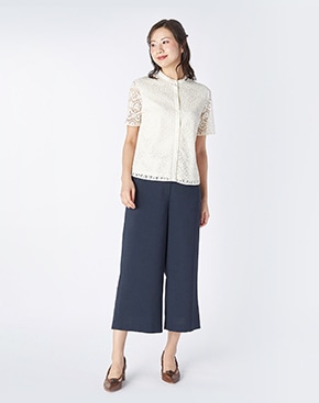 ホワイトのレースブラウスはこちら