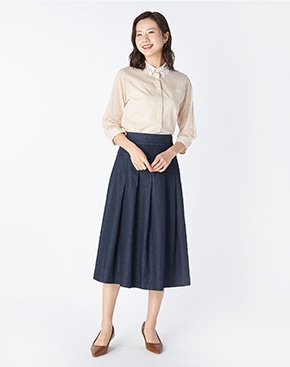 ベージュのブラウスはこちら