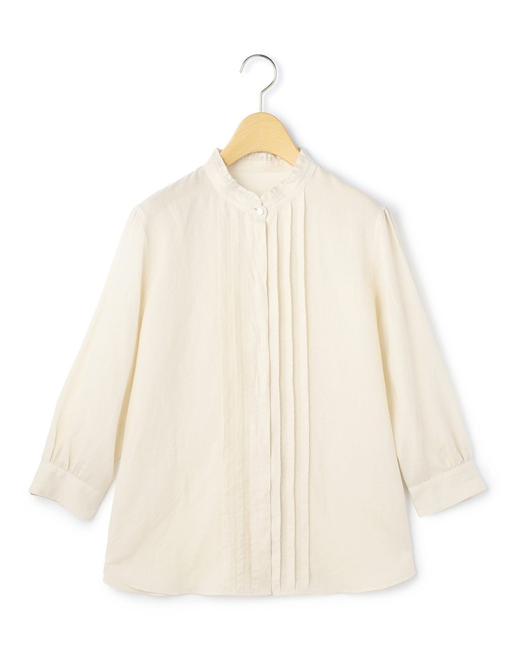 ホワイトのブラウス