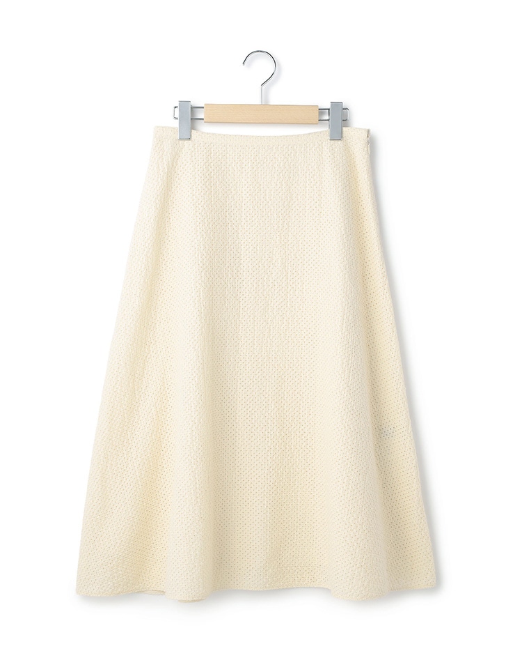 ホワイトのスカート
