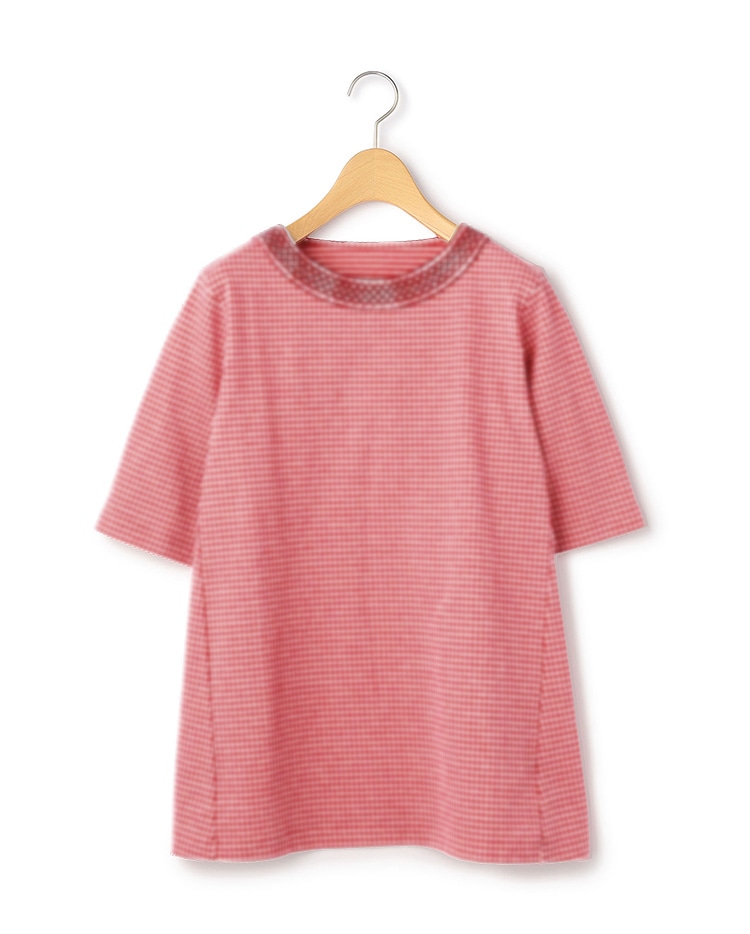 レッドのチェック柄のブラウス