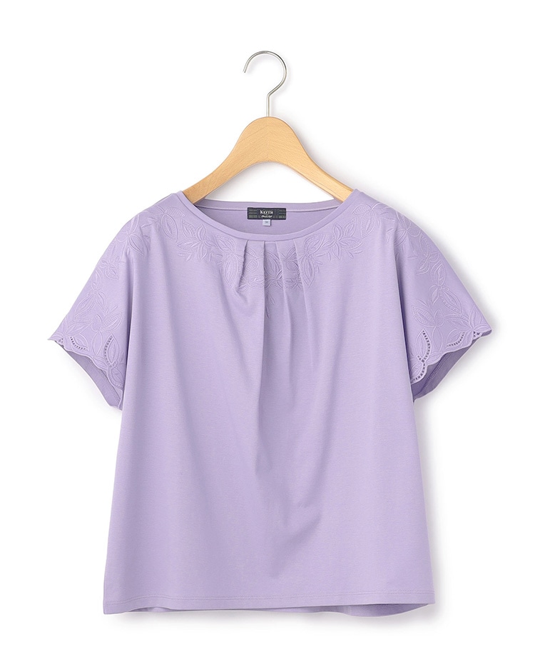 ライトパープルのブラウス