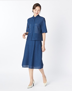 ネイビーのリネンのセットアップはこちら