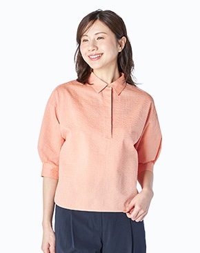 ピンクのブラウスはこちら