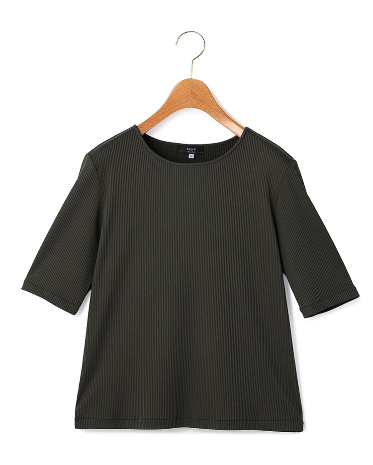 モスグリーンのカットソー