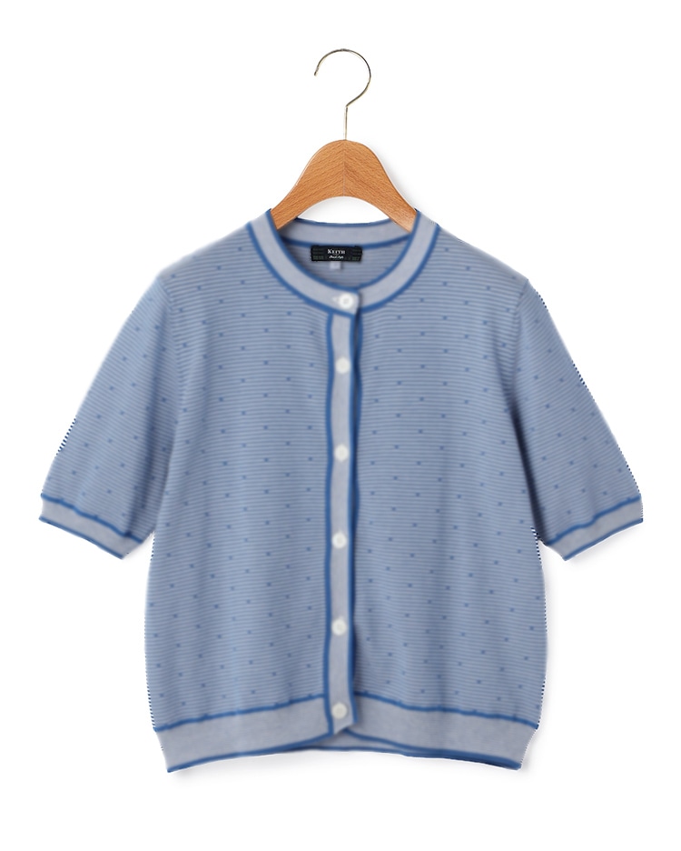 ライトブルーのニット