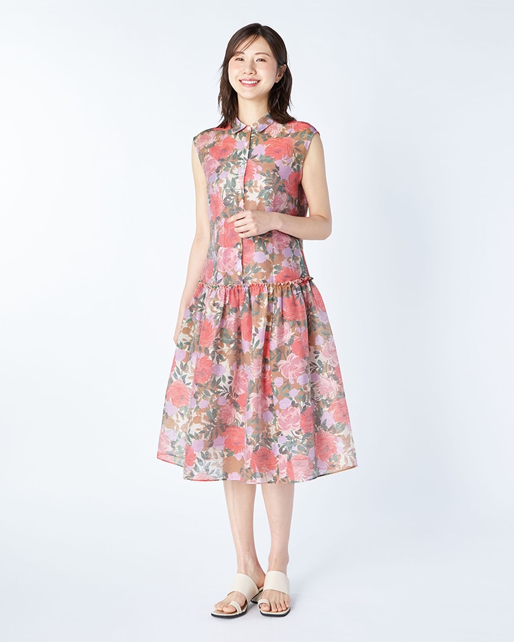 レッドのフラワー柄のワンピース