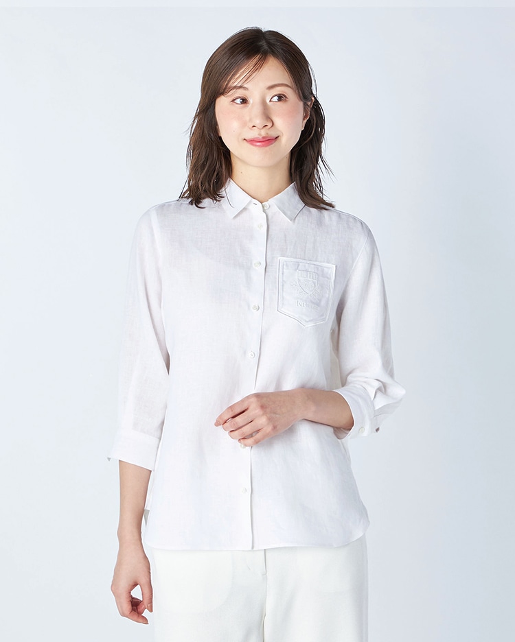 ホワイトのリネンシャツ