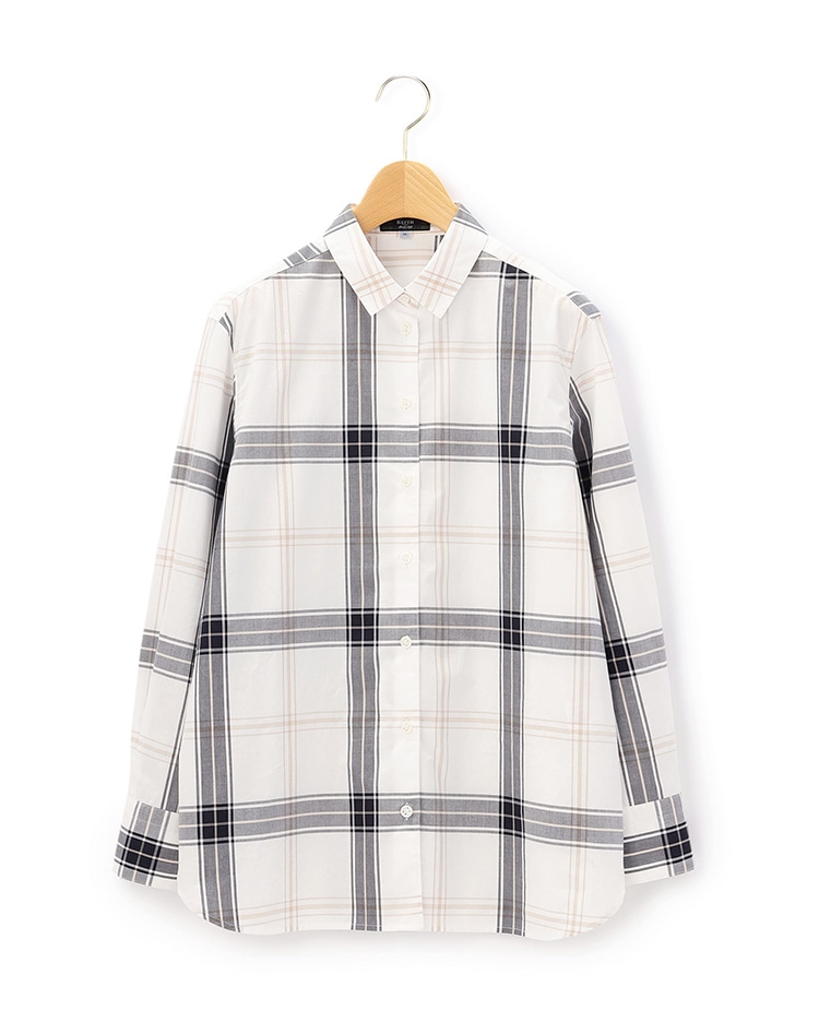 ホワイトのチェック柄のブラウス