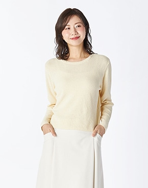 イエローのニットはこちら