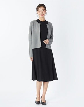 ネイビーのワンピースはこちら