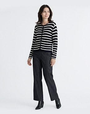 ブラックとホワイトのボーダーのニットはこちら