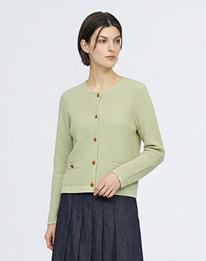 グリーンのニットはこちら