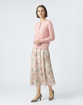 ピンクのフラワー柄のスカートはこちら