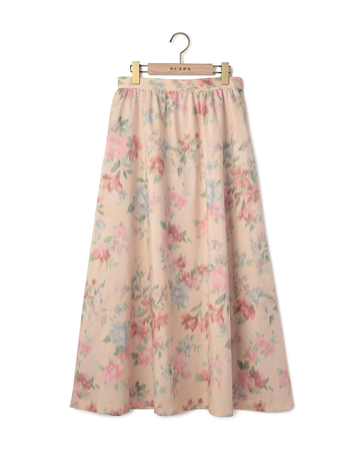 ピンクのフラワー柄のスカート