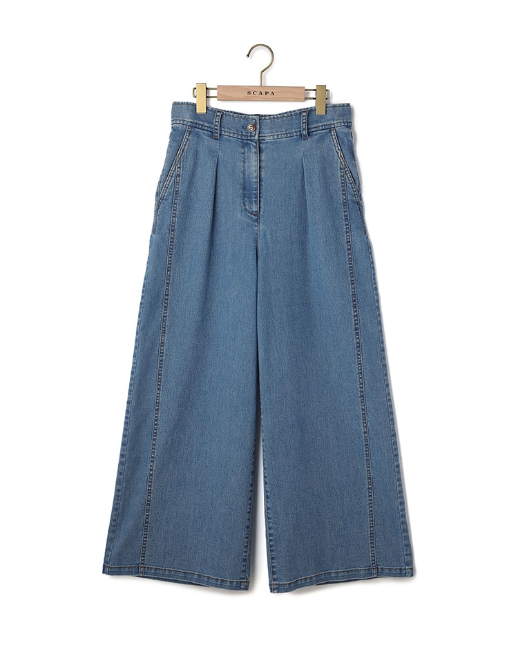 ブルーのデニムパンツ