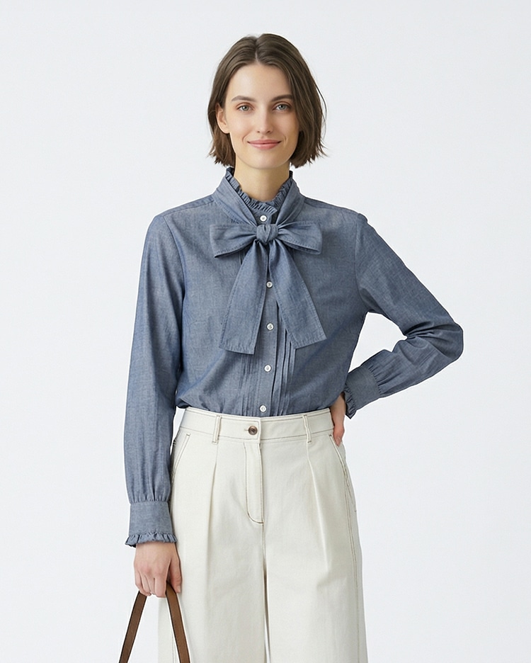 ブルーのボータイブラウス
