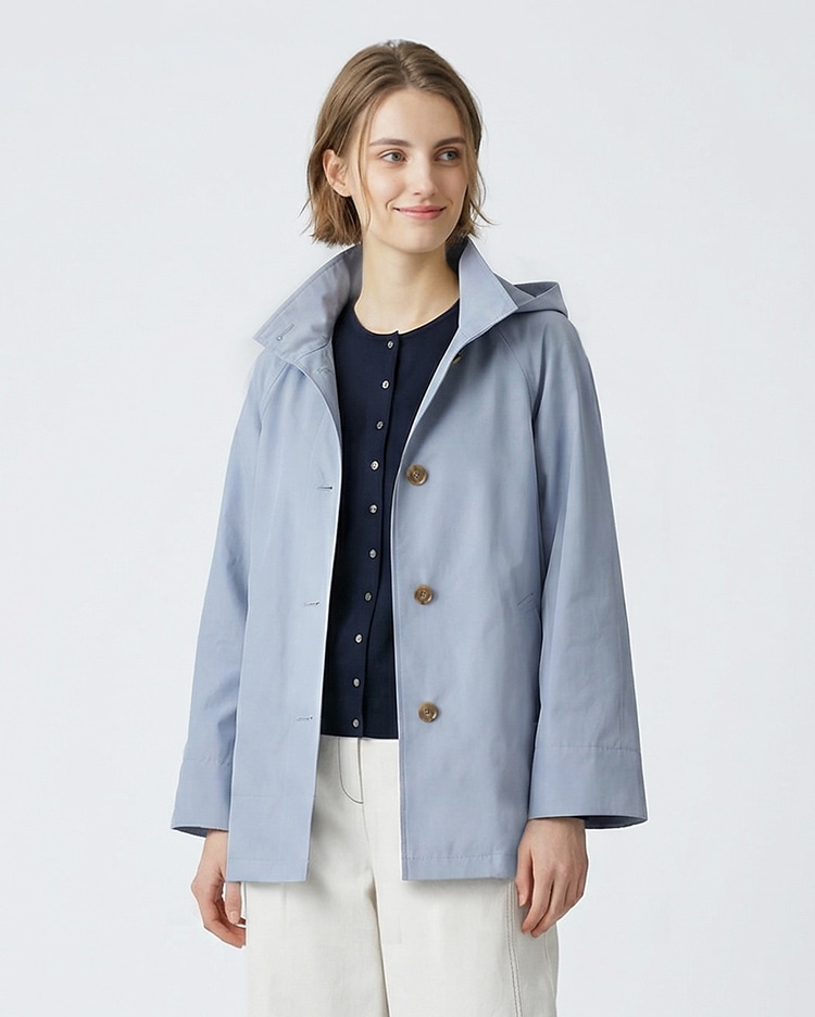 ライトブルーのショートコート