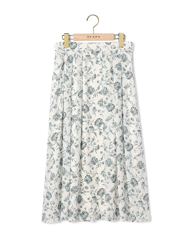 ライトブルーのフラワー柄のスカート