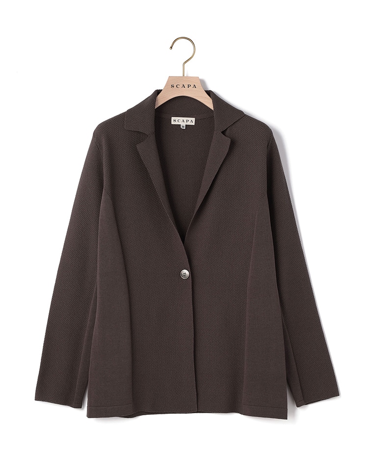 ブラウンのニットジャケット