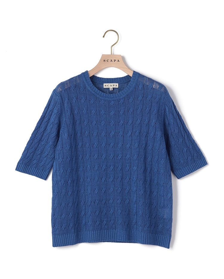 ブルーのニット