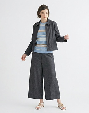 ブルーのボーダーのニットはこちら