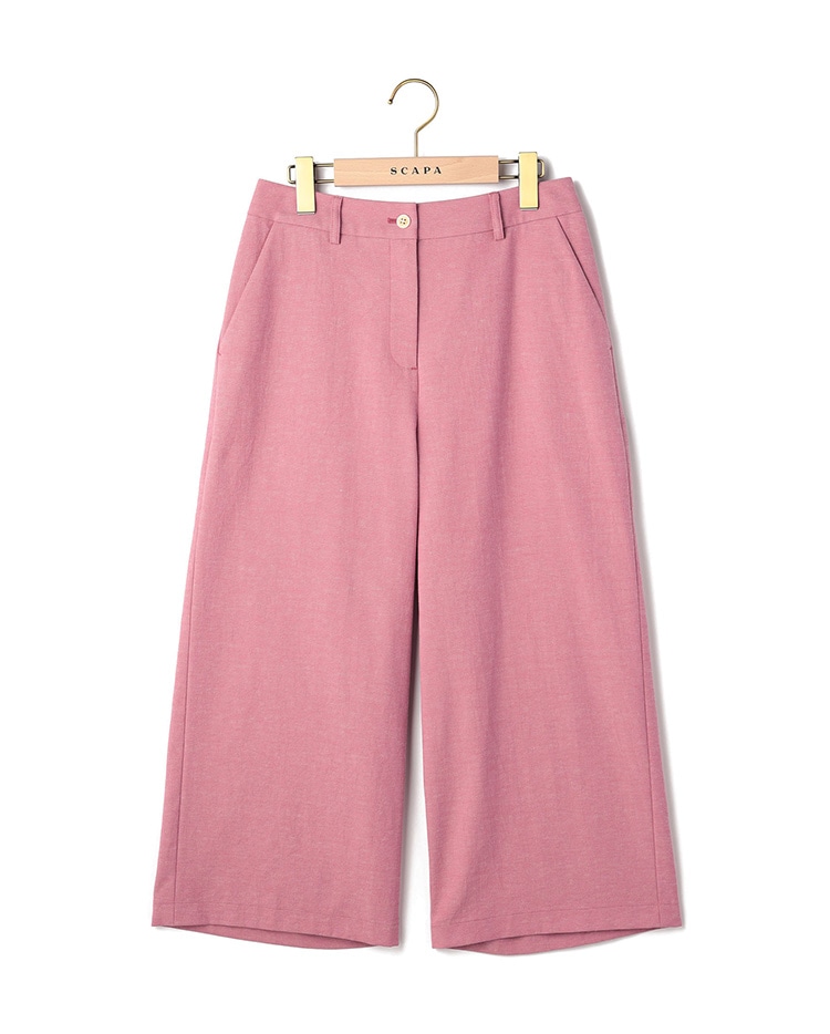 ピンクのワイドパンツ