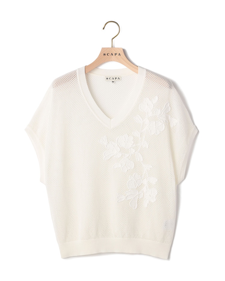 ホワイトのニット