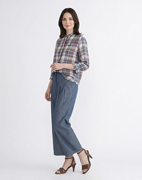 チェックのブラウスはこちら