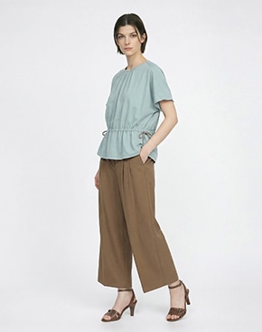 ライトグリーンのカットソーはこちら