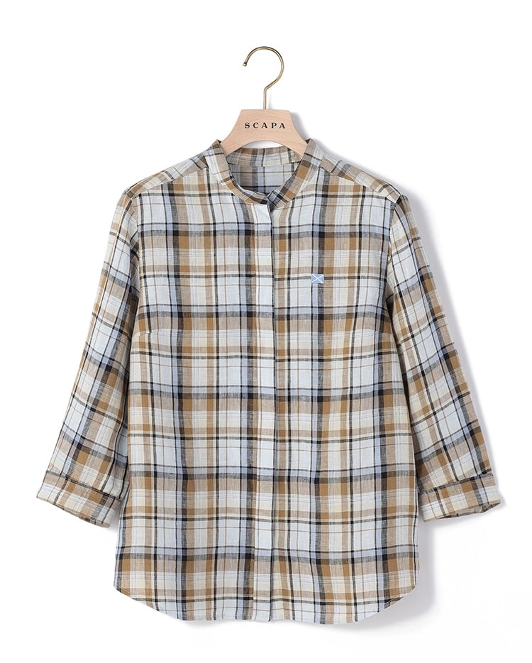 ライトブルーのスタンドカラーブラウス