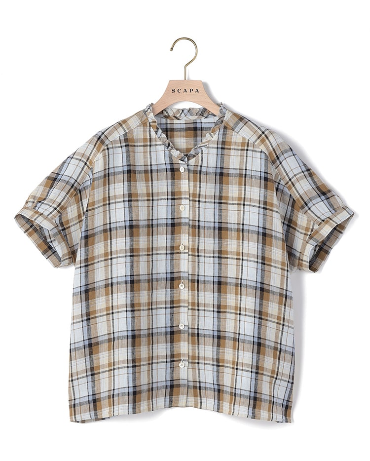 ライトブルーのフリルカラーブラウス