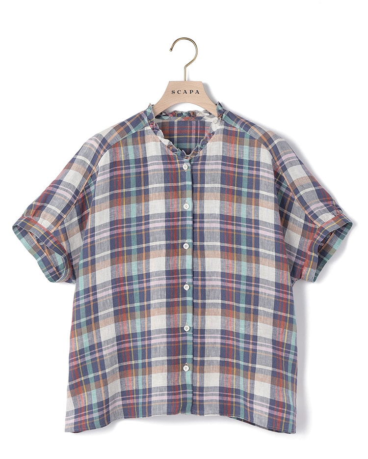 ネイビーのフリルカラーブラウス