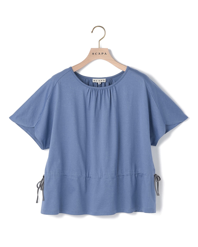 ブルーのカットソー