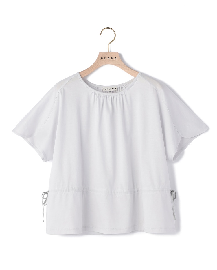 オフホワイトのカットソー