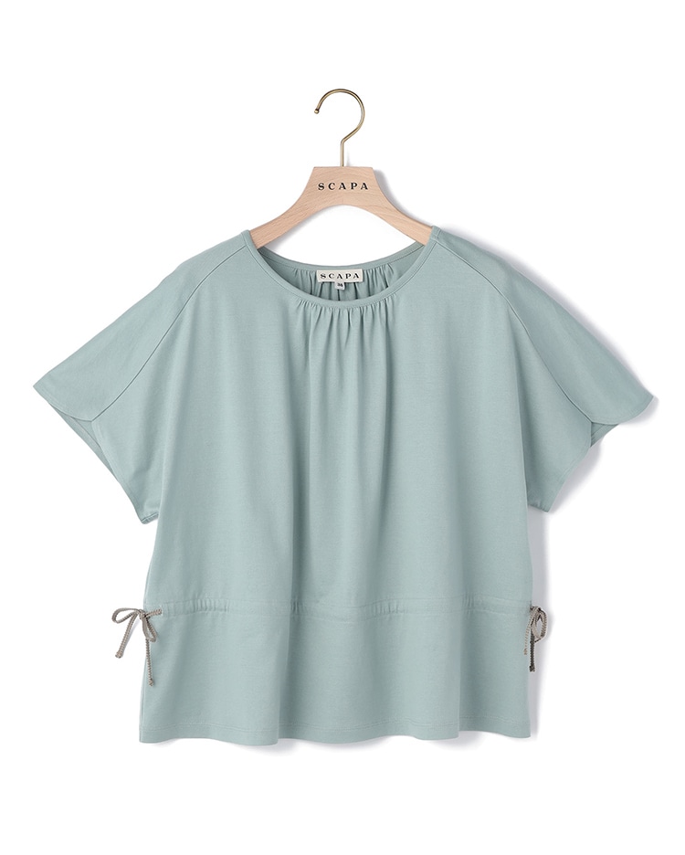 ライトグリーンのカットソー