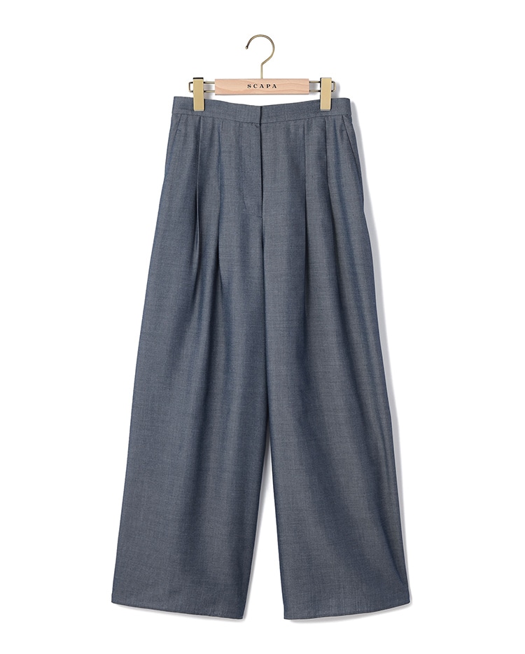 ネイビーのツイルパンツ