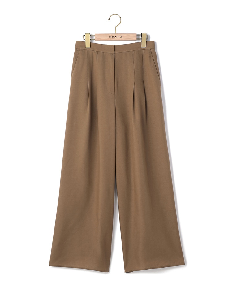 ブラウンのツイルパンツ