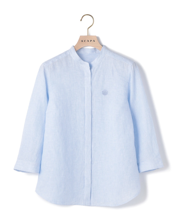 ライトブルーのスタンドカラーブラウス