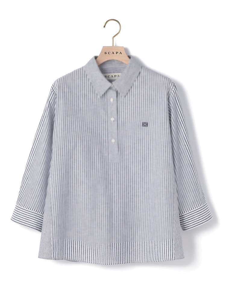 ブラックのブラウス