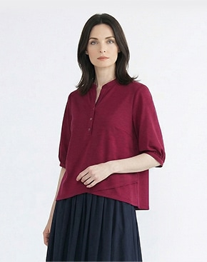 レッドのブラウスはこちら