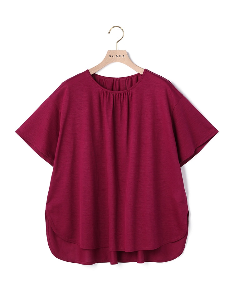 レッドのブラウス