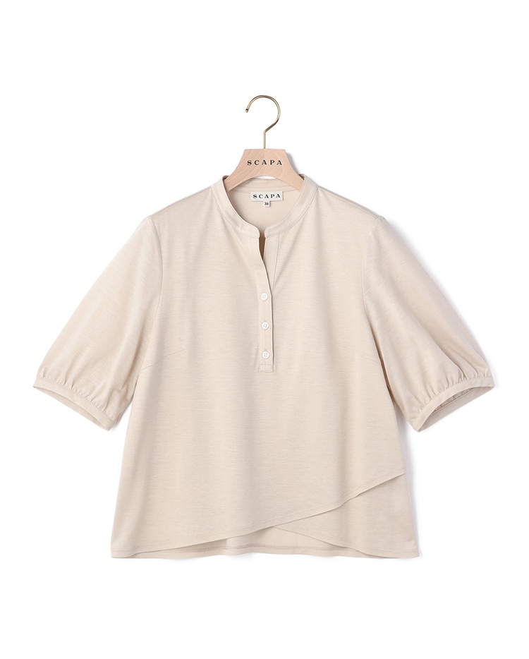 ベージュのカットソー