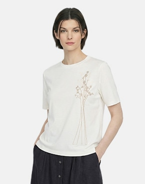 ホワイトのカットソーはこちら