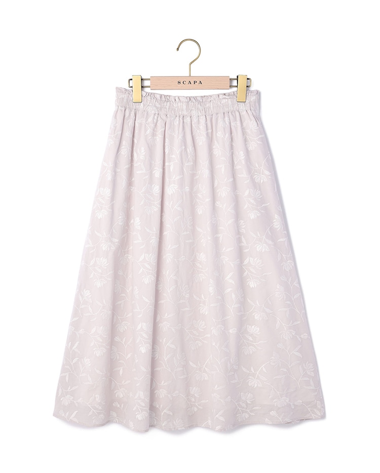 グレーのフラワー柄のスカート