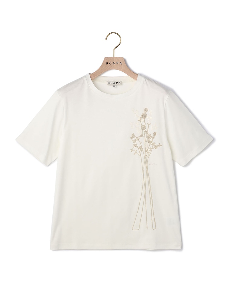 ホワイトのカットソー