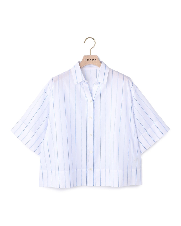 ブルーのストライプ柄のカットソー