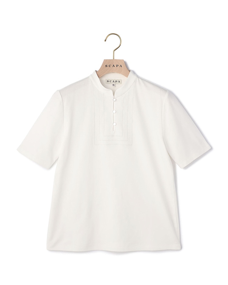 ホワイトの襟付きカットソー