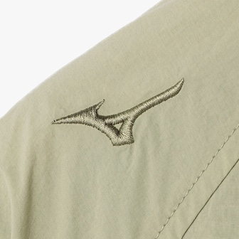 Mizunoのロゴ刺繍（後身頃）