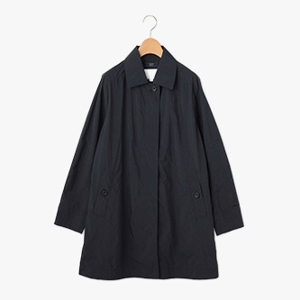 ネイビーのコート